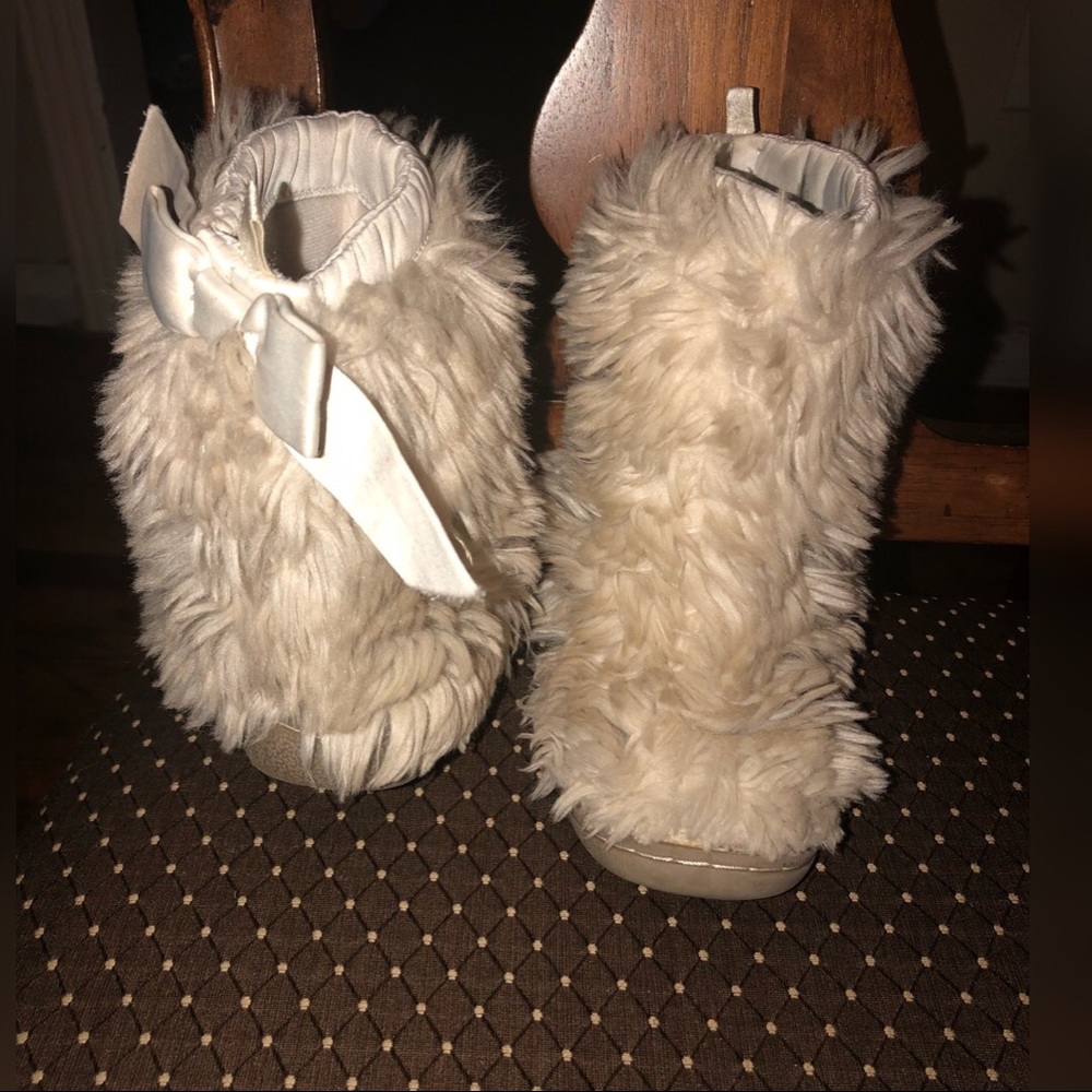 Baby Gap furry boots 💕
